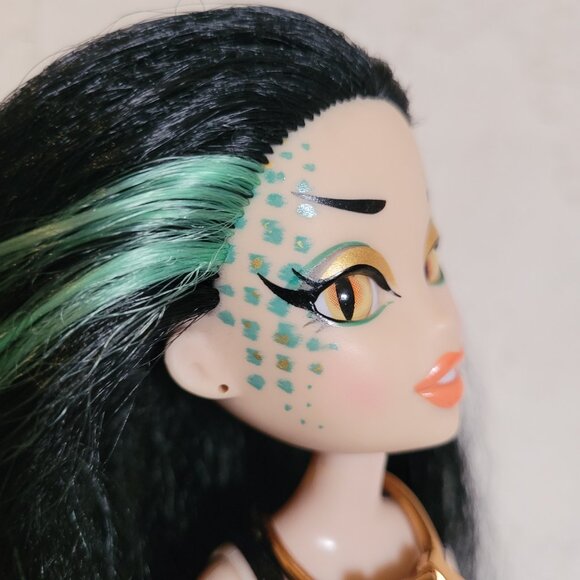 Bratz Bratzillaz Back to Magic Victoria Antique Doll 2013 MGA - Picture 15 of 17